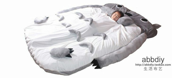 あのトトロに全身を包まれながら熟睡できる となりのトトロ型ベッド Buzzap