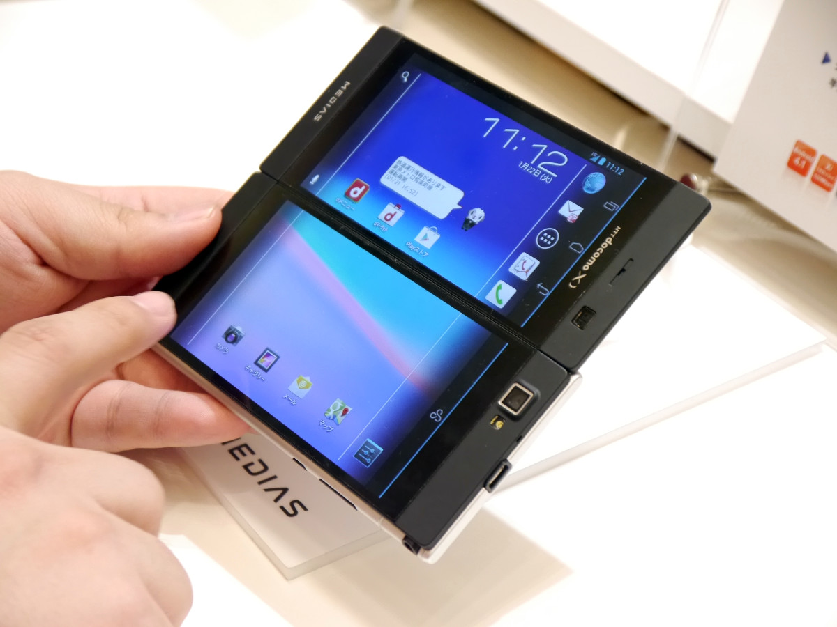 Сенсорный телефон с двумя экранами. Lenovo с двойным экраном смартфон. Смартфон с двумя экранами. Смартфон с двумя дисплеями. Телефон с двумя экранами.
