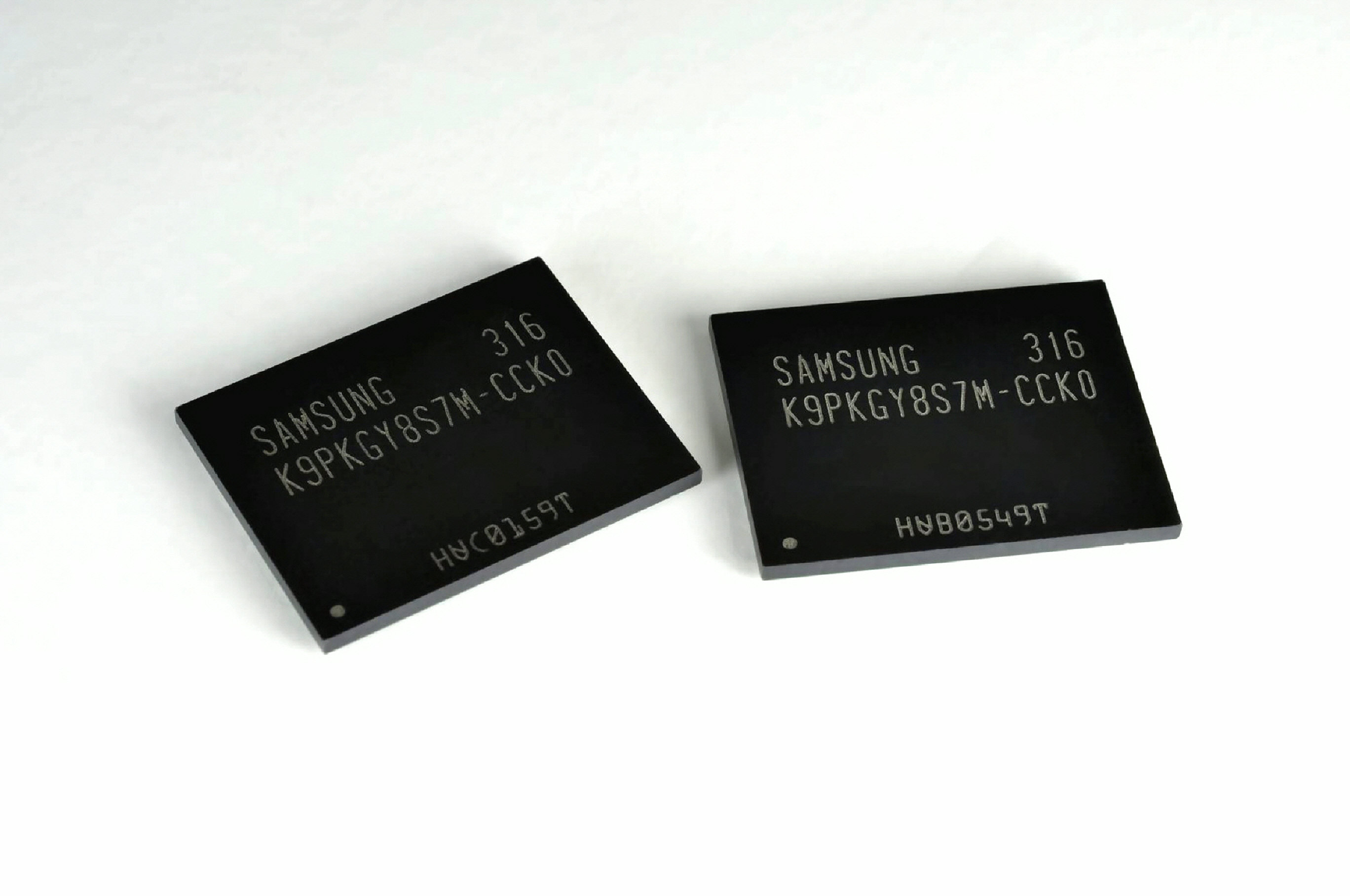 Самсунг 3 память. Чипы памяти самсунг gddr6 3060ti. Флеш память Samsung. NAND Flash Samsung. Микросхема памяти самсунг.