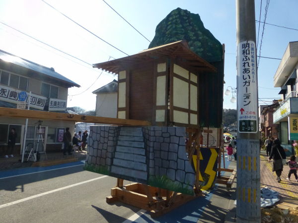 壮大な舞台装置と野外歌舞伎は必見、栃木・烏山の「山あげ祭」を見てきました