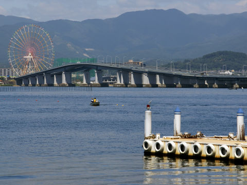 琵琶湖大橋が4月1日から150円に値下げ ただし無償化は29年まで先送りに Buzzap