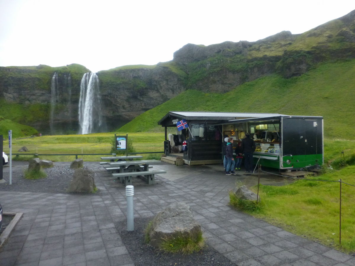 北欧通信 Vol 12 アイスランドの誇る裏見の滝 セリャラントスフォスの滝をぐるりと回り込んでみました Buzzap