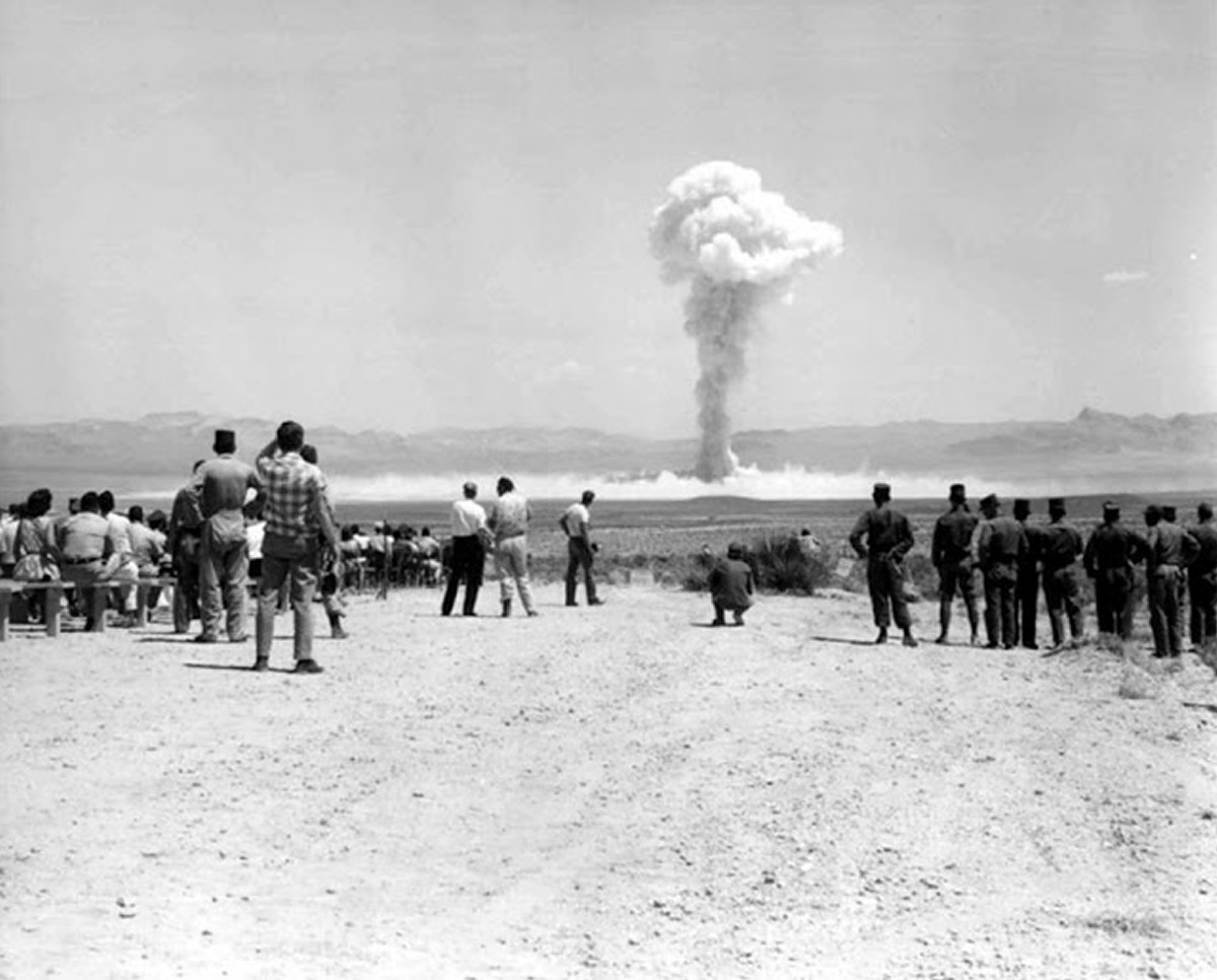 1950年代の観光客向け「核実験ツーリズム」の貴重にして恐ろしい写真