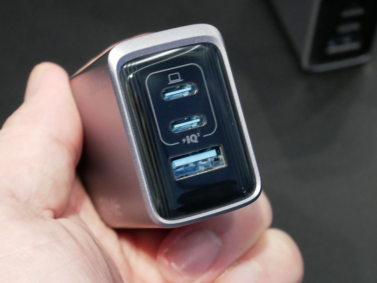 Anker 100W充電器 3ポート GaN 高出力 USB-C 美品 米Anker、よりコンパクトで安定設計になった単ポート最大100W出力の3