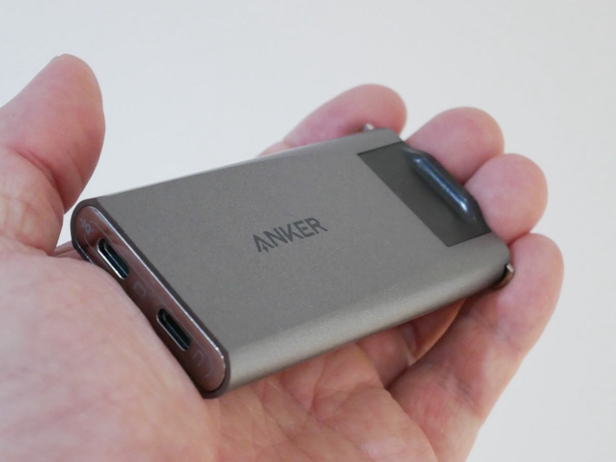 胸ポケットに収まる急速充電器「Anker Prime Charger（65W, Slim, GaN