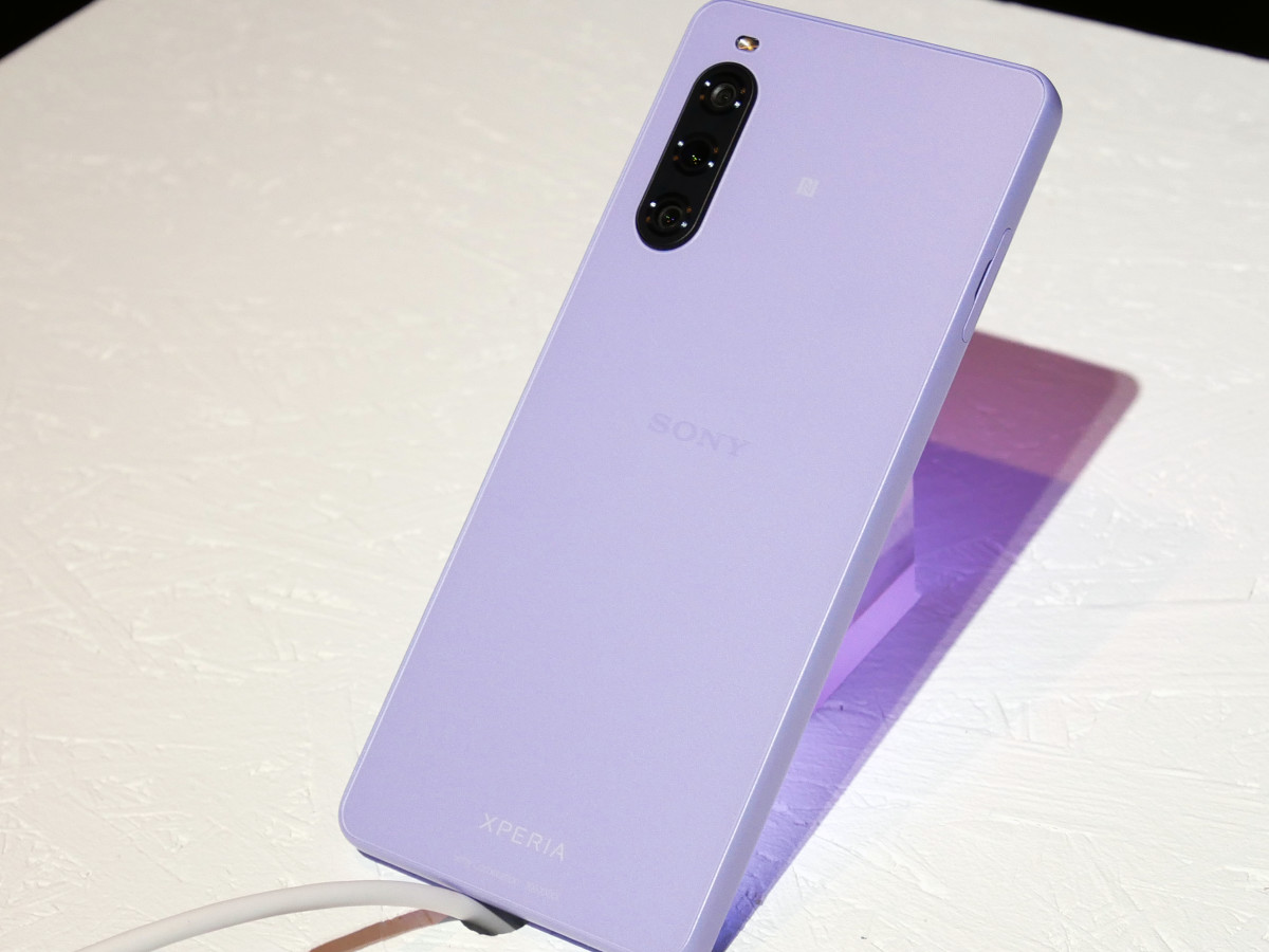 au「Xperia 10 V」処分価格に、3年使えるバッテリーでカラバリも鮮やか