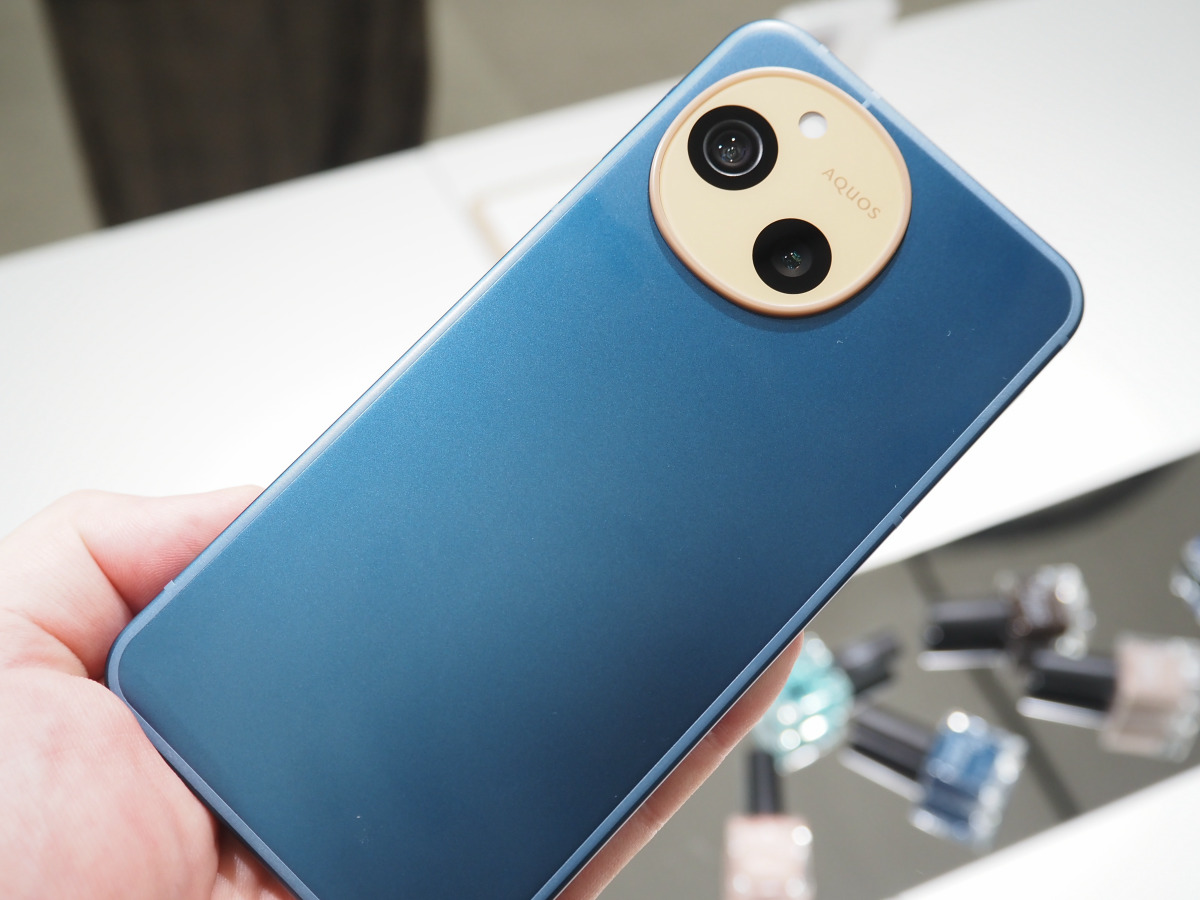 UQ mobile「AQUOS sense10」半額以下に、240Hz有機ELや本格カメラ搭載 