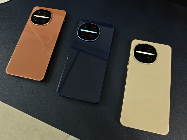 『身バレ防止』対応のAQUOS R11深掘りレビュー、通勤時も見やすい有機ELや望遠カメラ×AIの自動ズームなどシャープならではの便利機能を ...