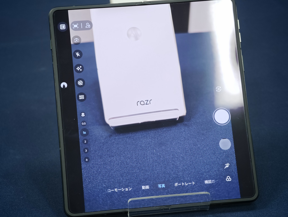 motorola razr fold」MNP不要で投げ売り、165Hz有機ELや世界一キレイな
